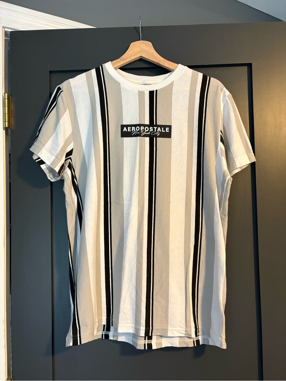 Aeropostale White & Black Vertical Stripe Short Sleeve Tee